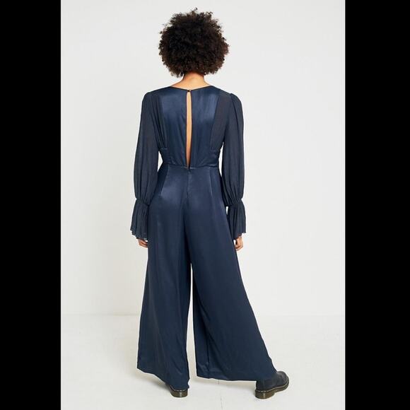 FREE PEOPLE “Not Your Baby” Satin Wide Leg Deep V High Waist Jumpsuit Size 0/XS - Picture 6 of 16